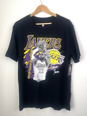 NWT NBA men’s LA Lakers t shirt size Large!